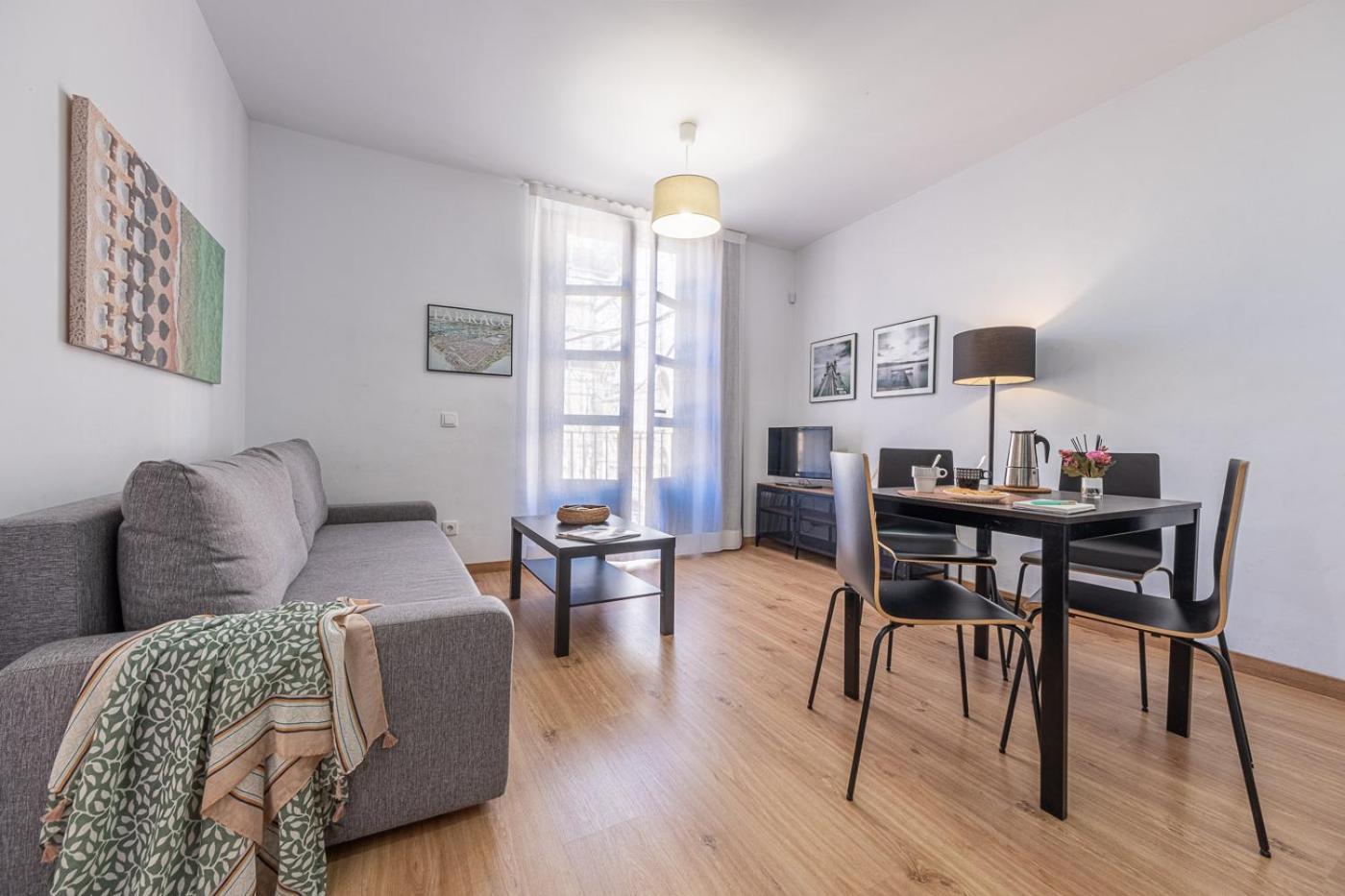 Tarragona Apartments Экстерьер фото